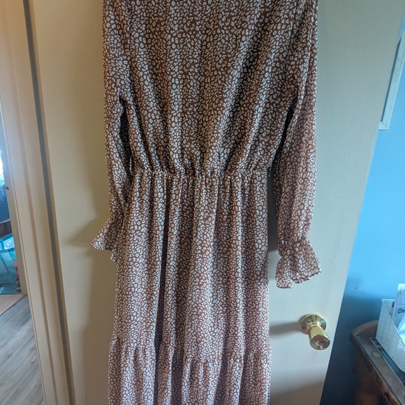 Patterned Maxi Dress - Picture 4 of 4